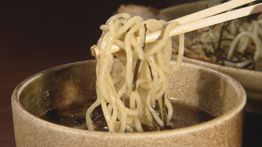 全粒粉の細ストレート麺
