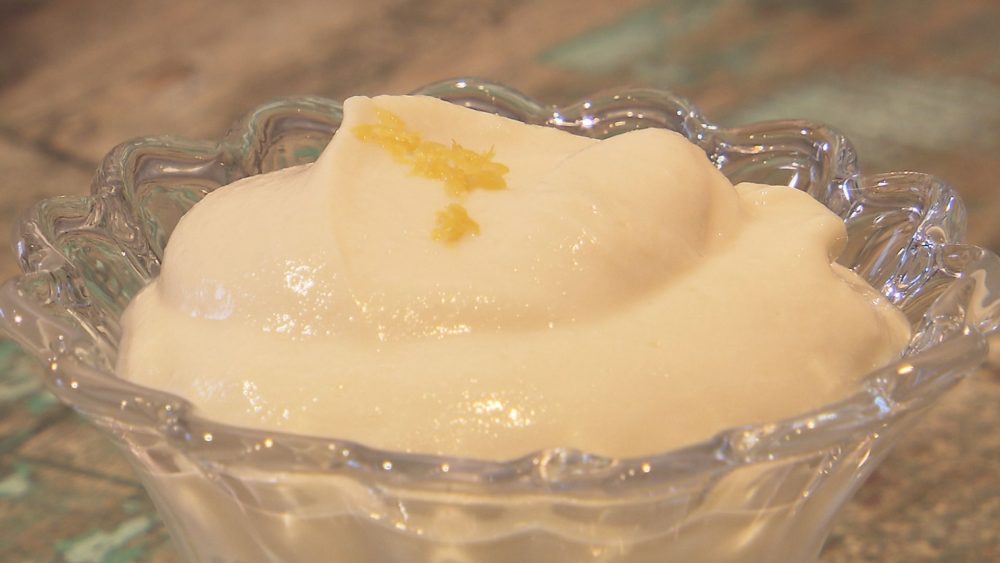 お米にココナッツオイルとメープルシロップを加えて