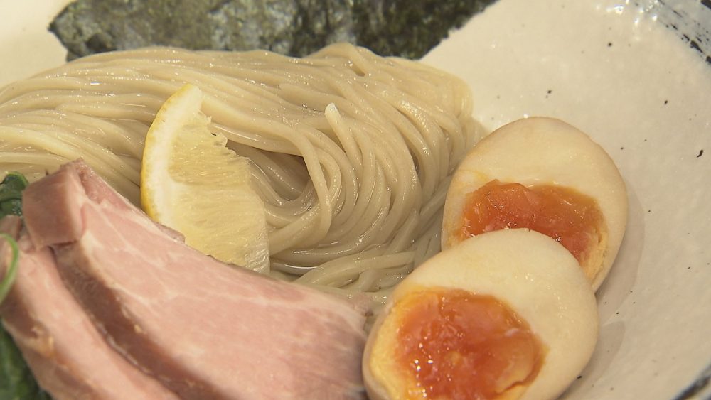 まずは麵だけで味わう