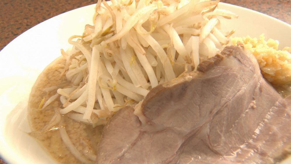 子どもからお年寄りまで　パンチがありながらもやさしい二郎系ラーメン