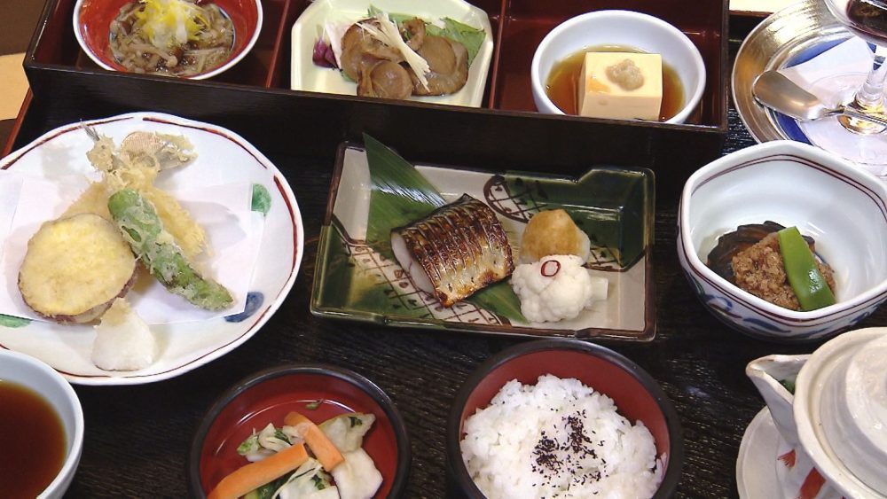 季節の食材を使った豪華な和食と青森県産米「青天の霹靂」のハーモニーを味わう