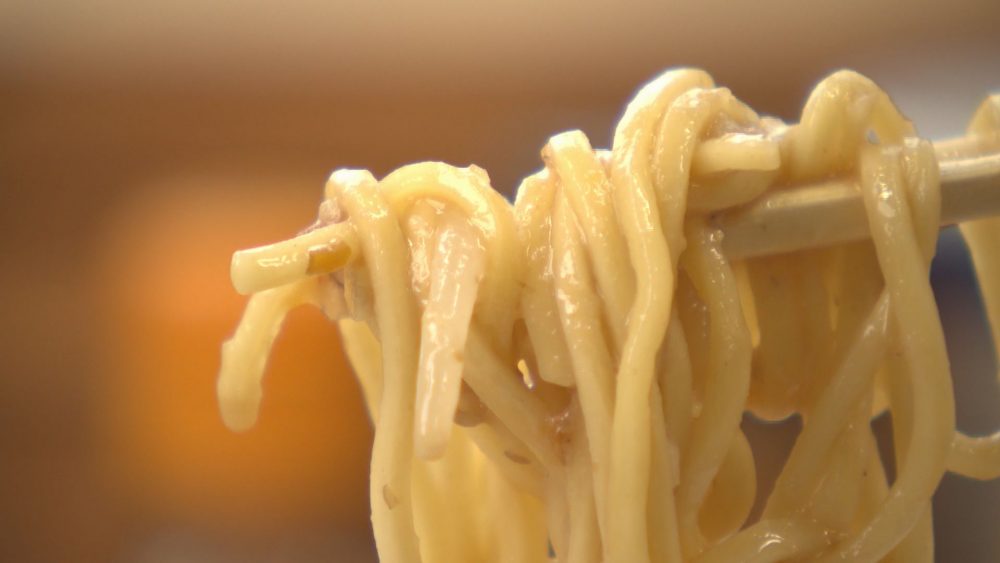 昔ながらの中華麺をイメージした中太ストレート麺