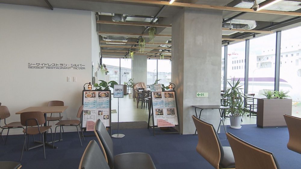 フェリーターミナル内にリニューアルオープン