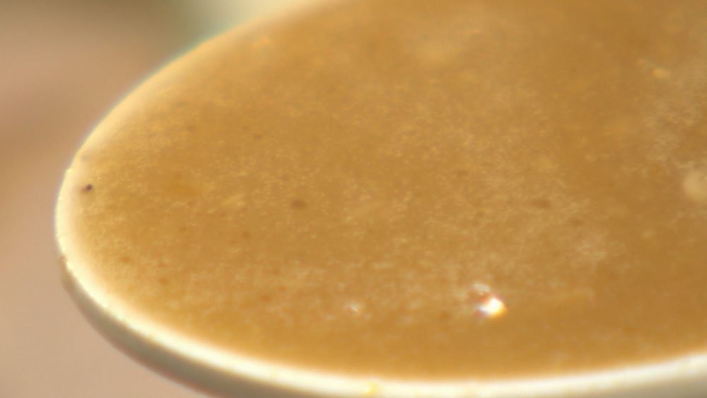 味噌カレーに豚骨スープでコクのある味に