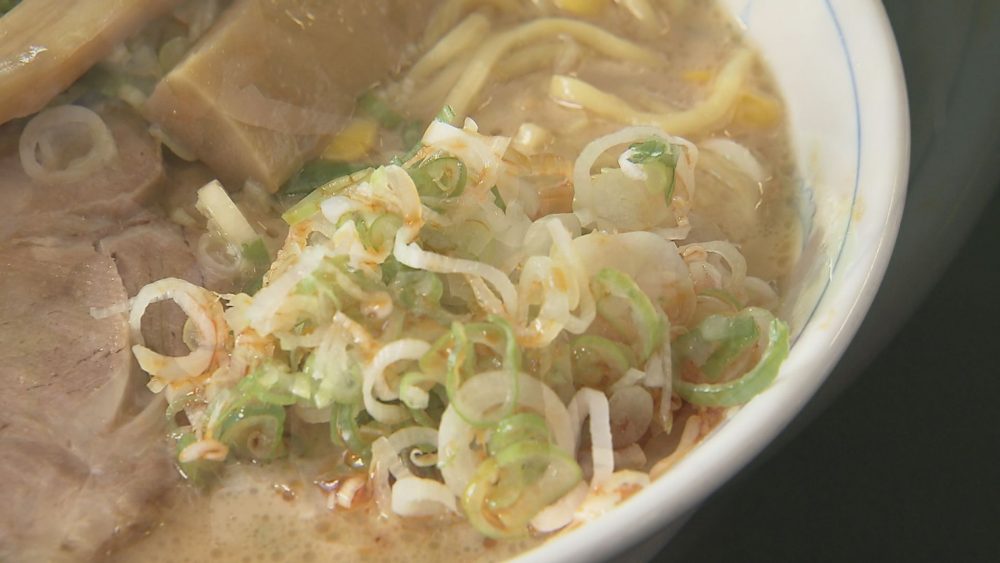 スープは豚骨、鶏ガラなどに味噌を合わせる