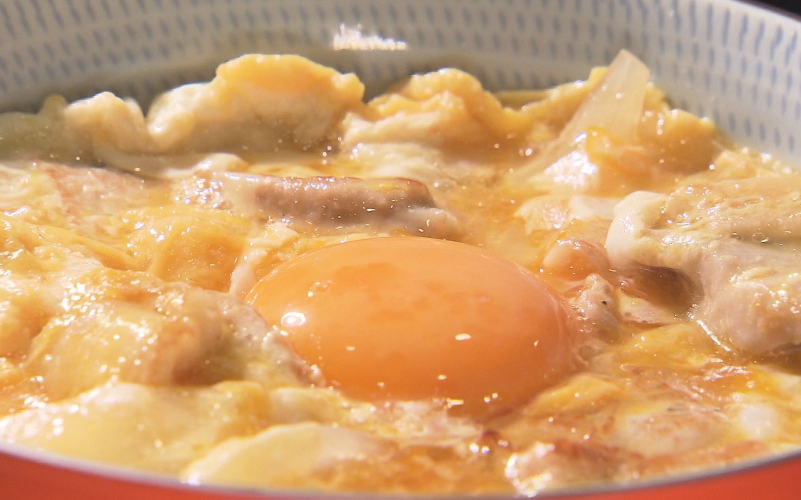 まるで「焼鳥をのせた卵かけごはん」　焼鳥屋さんの絶品親子丼