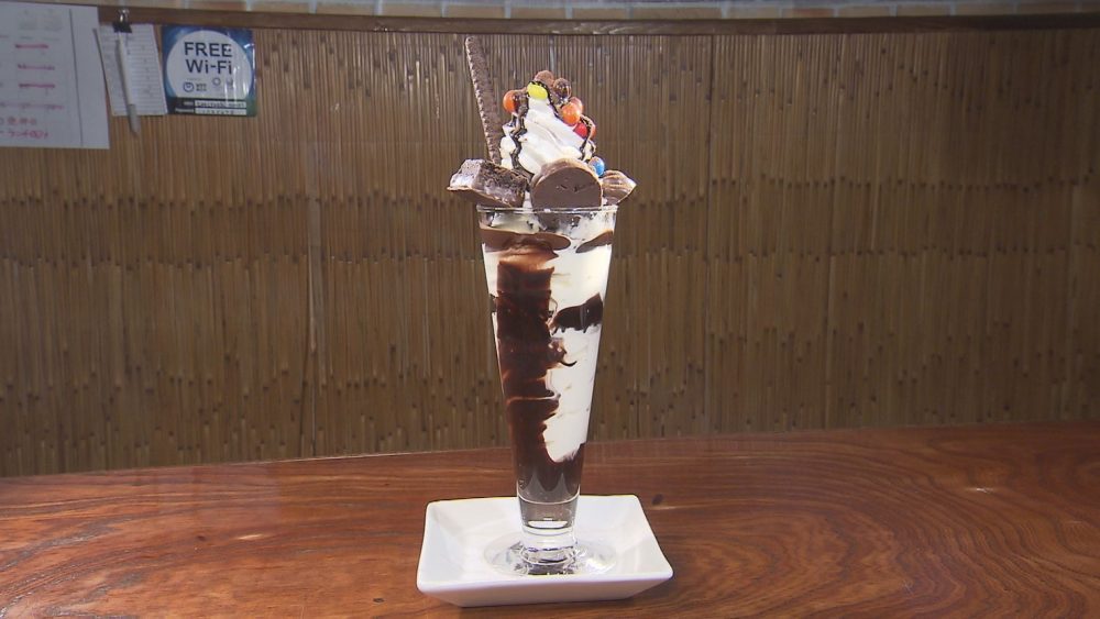 「黒いパフェ」