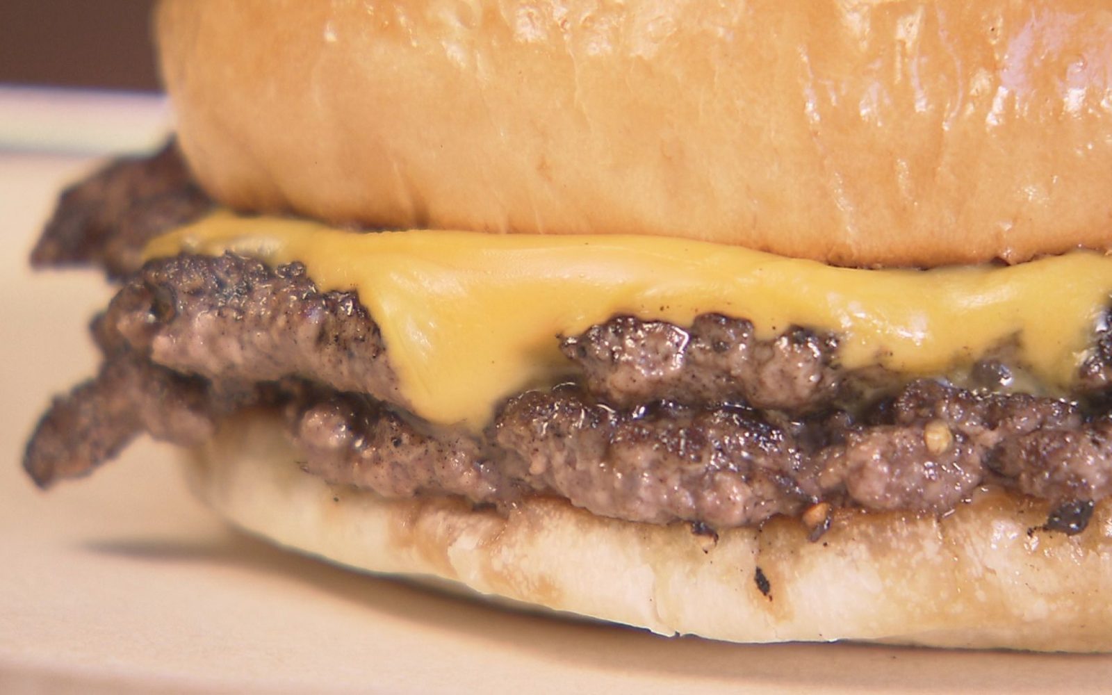 本場アメリカの味を豪快に　「BIG BAD」なスマッシュバーガー