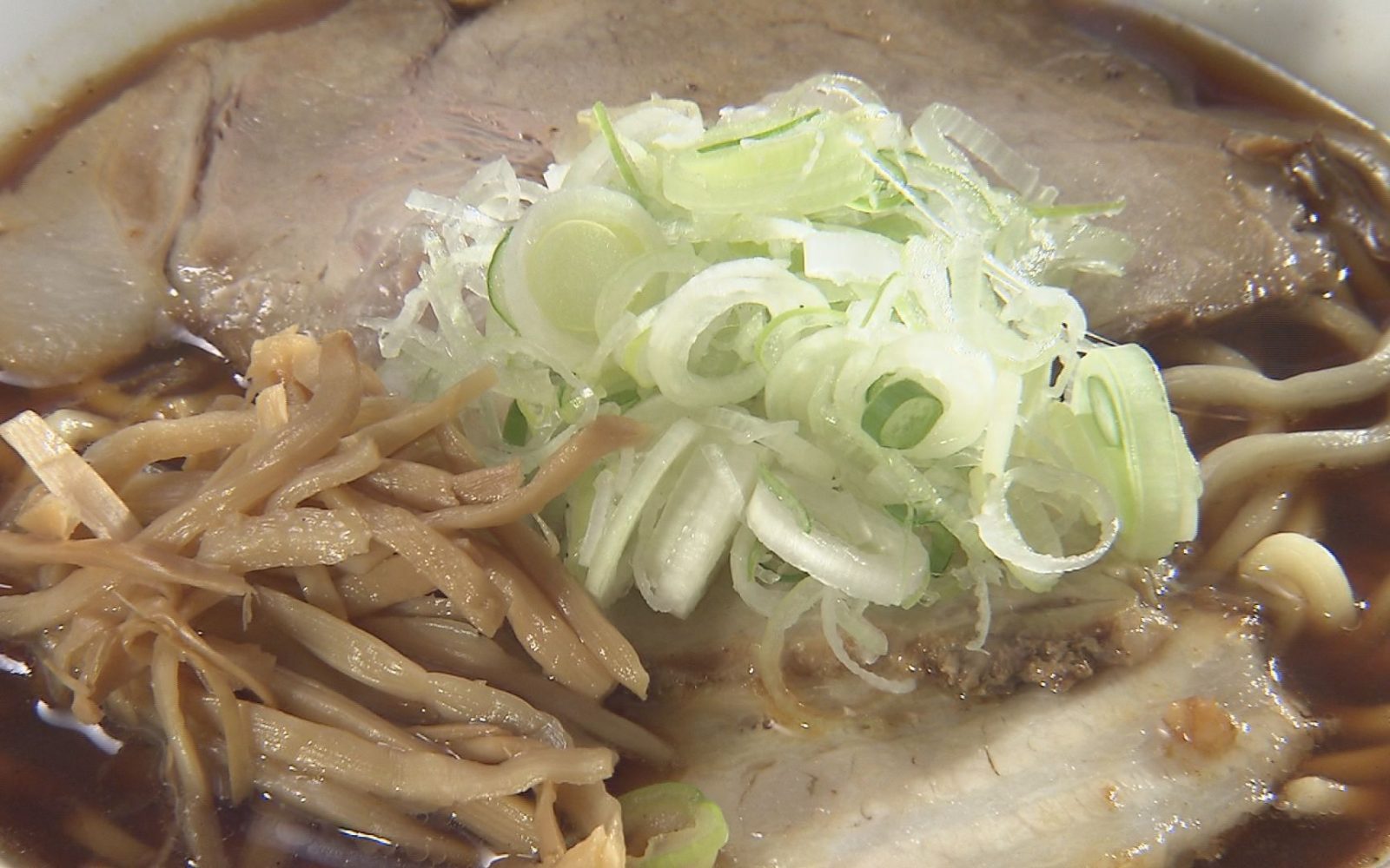 「15種類の魚介系だし」　あっさりながら様々なうまみで飽きのこないラーメン