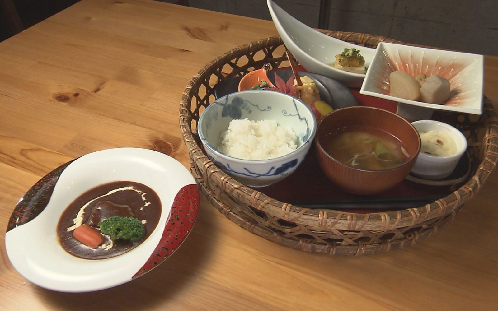 メイン料理＆季節の総菜が花籠ぎっしり　お得で豪華なランチセット