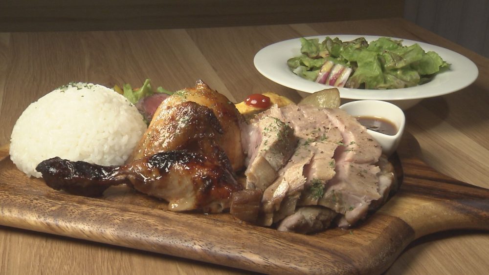 チキンとポークの盛り合わせも