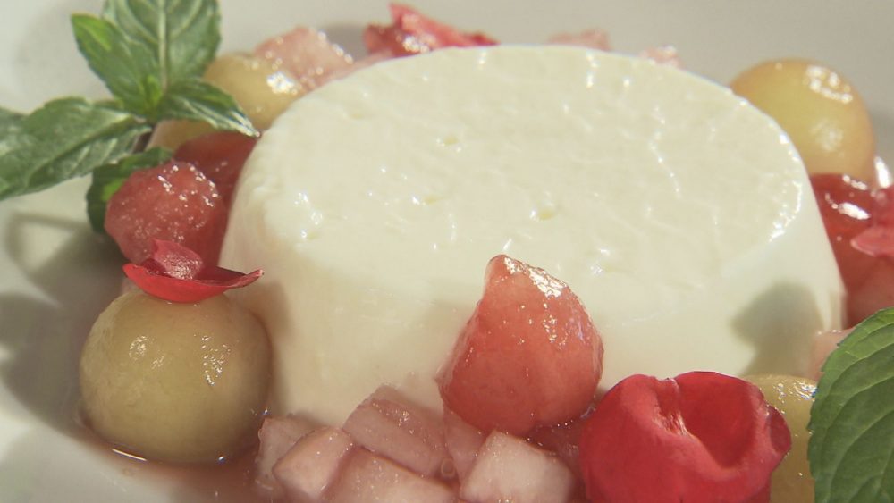 パンナコッタは卵白で濃厚仕立て