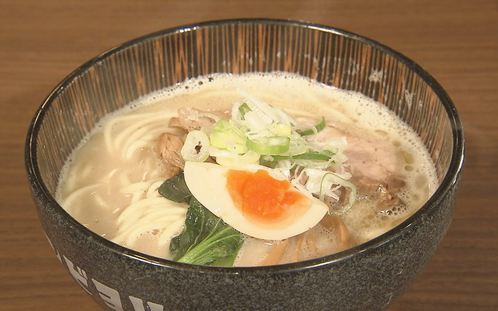 「これぞ、飲む鶏肉」濃厚な鶏白湯スープを飲み干したくなるほどの一杯