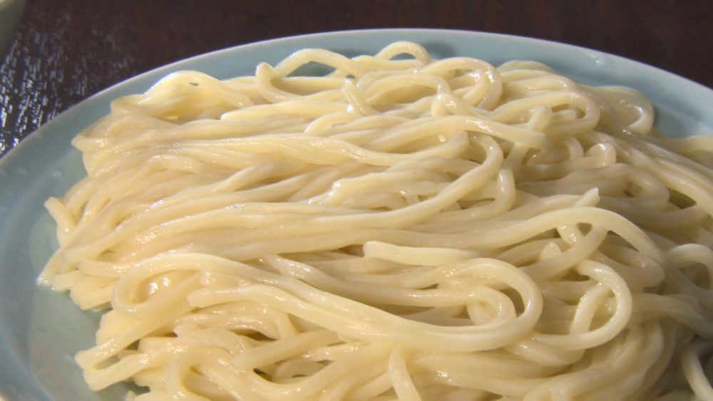 もちもち食感と抜群のコシの自家製麺