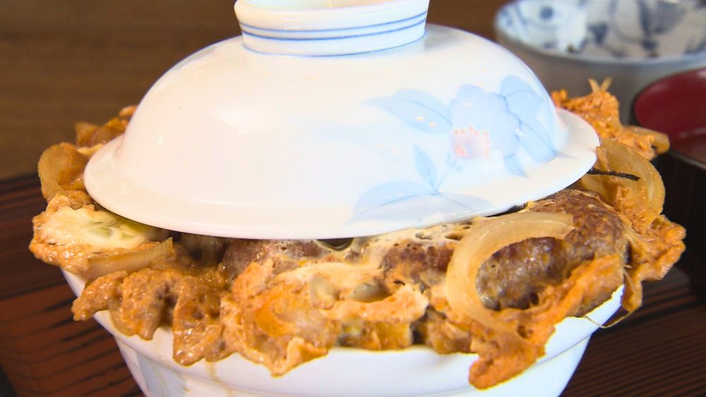 蓋が閉まらない！？　ボリューム満点のかつ丼