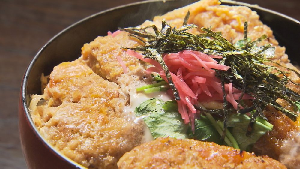 噛むたびに出汁がしみ出る　和食処の逸品カツ丼