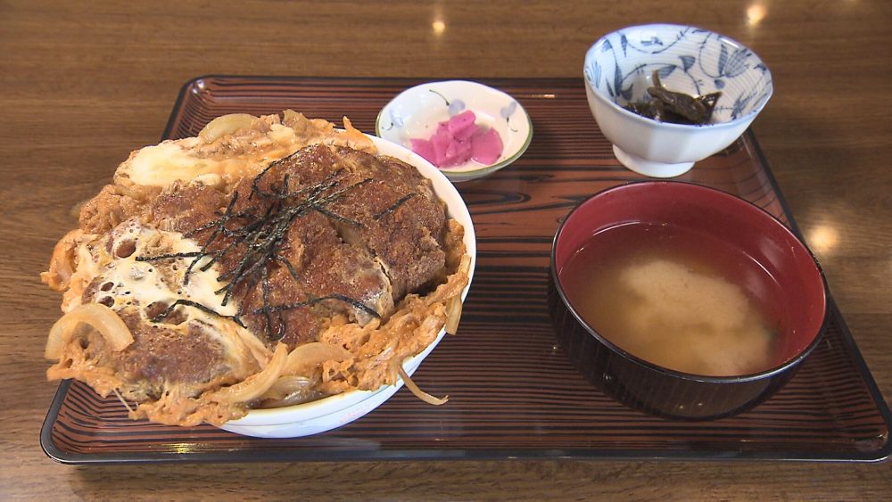 「かつ丼デラックス」