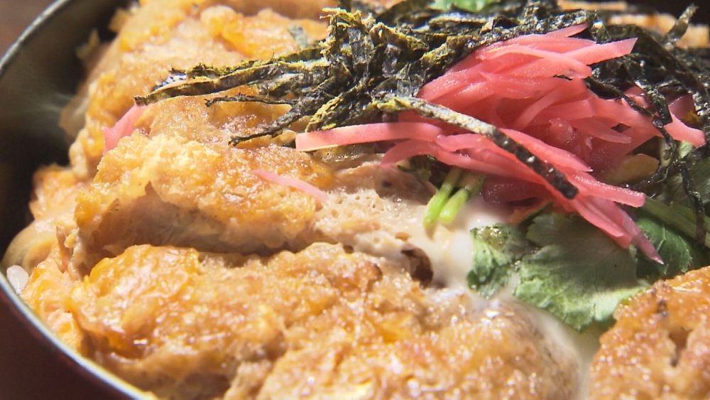 丼のタレがしみ込んだカツ