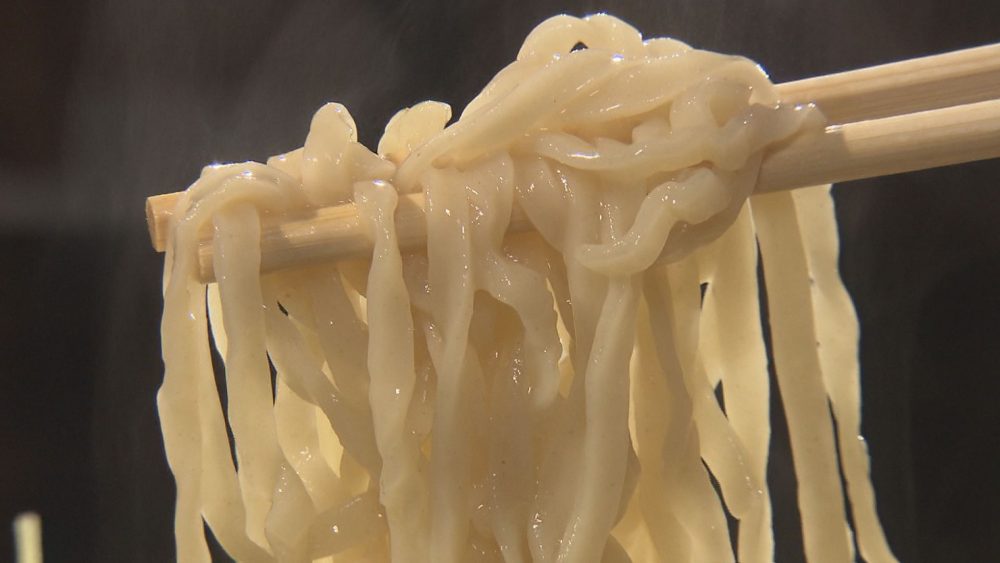 こだわりの平打ち麵