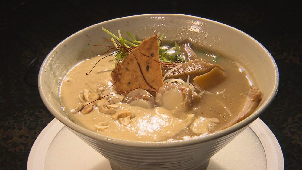 老舗割烹の地元愛感じる「芳醇ホタテそば」