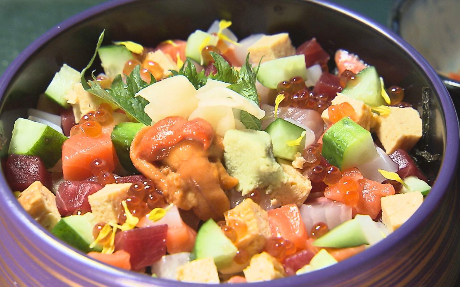 9種類の具材が色鮮やかに　お花畑のような「ばらちらし」