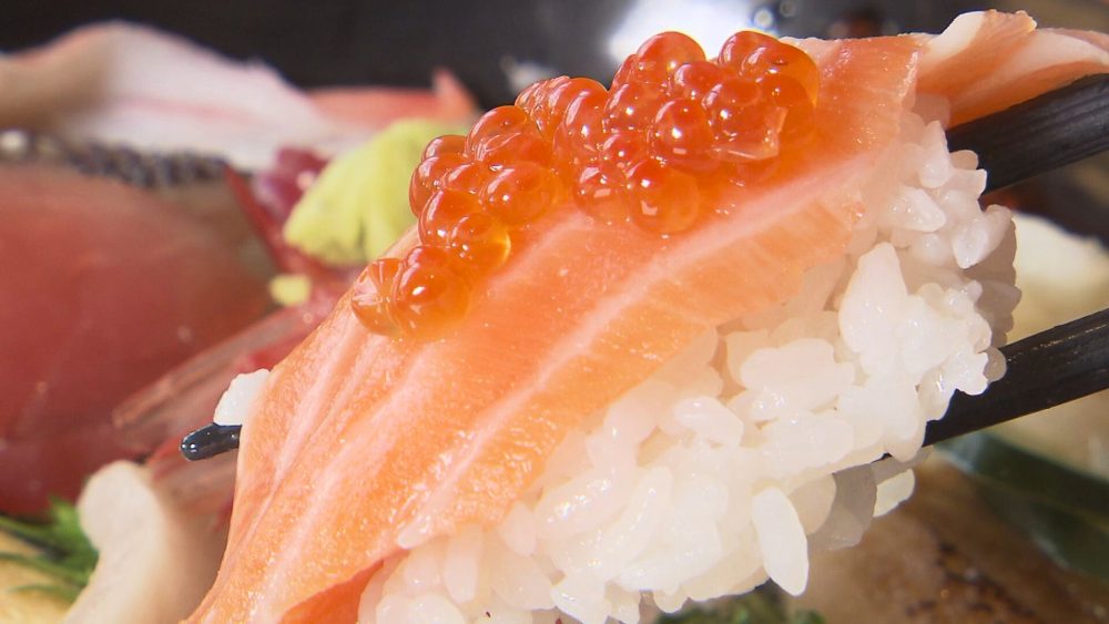 サーモンにイクラをのせて