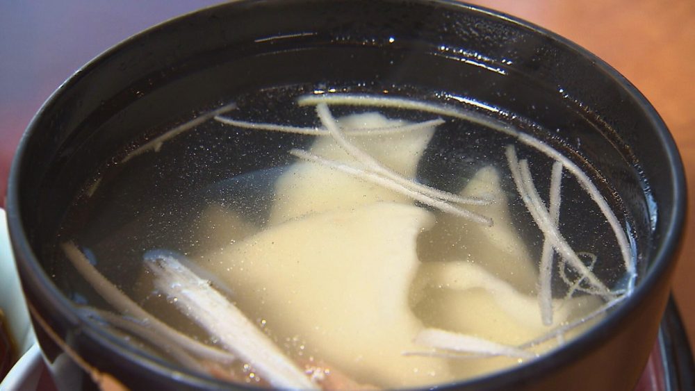 お店名物の塩味「すいとん」