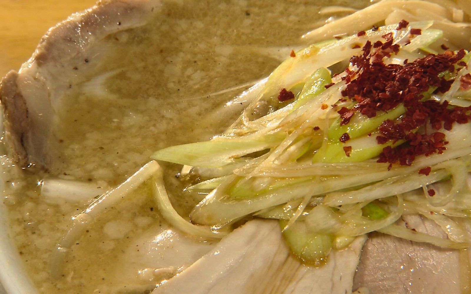 温泉施設の隣で堪能　様々な味の「みそラーメン」