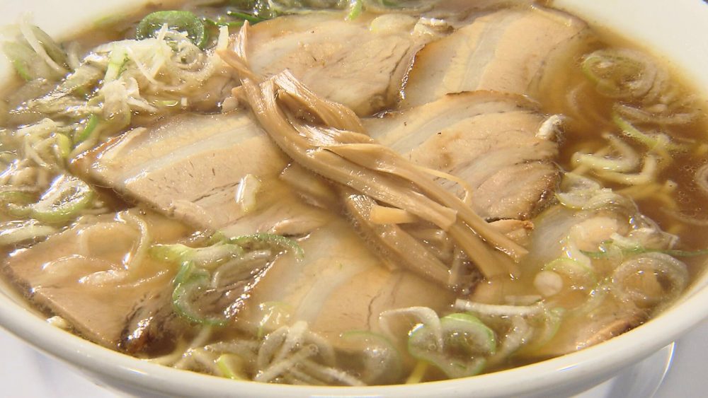 昭和レトロの店内で　昔懐かしの「ちゃん系」ラーメン