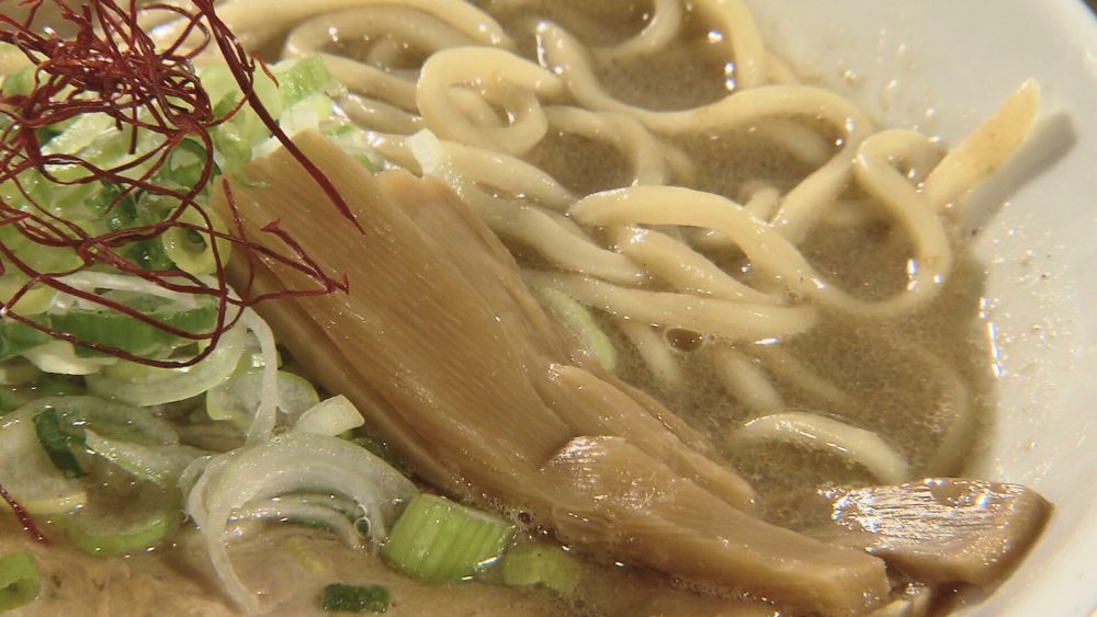 5種類の煮干しと豚骨のWスープ