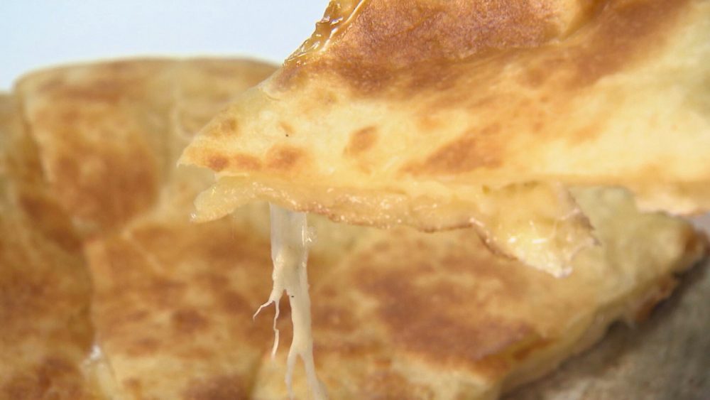 追加料金でチーズナンに変更も可能