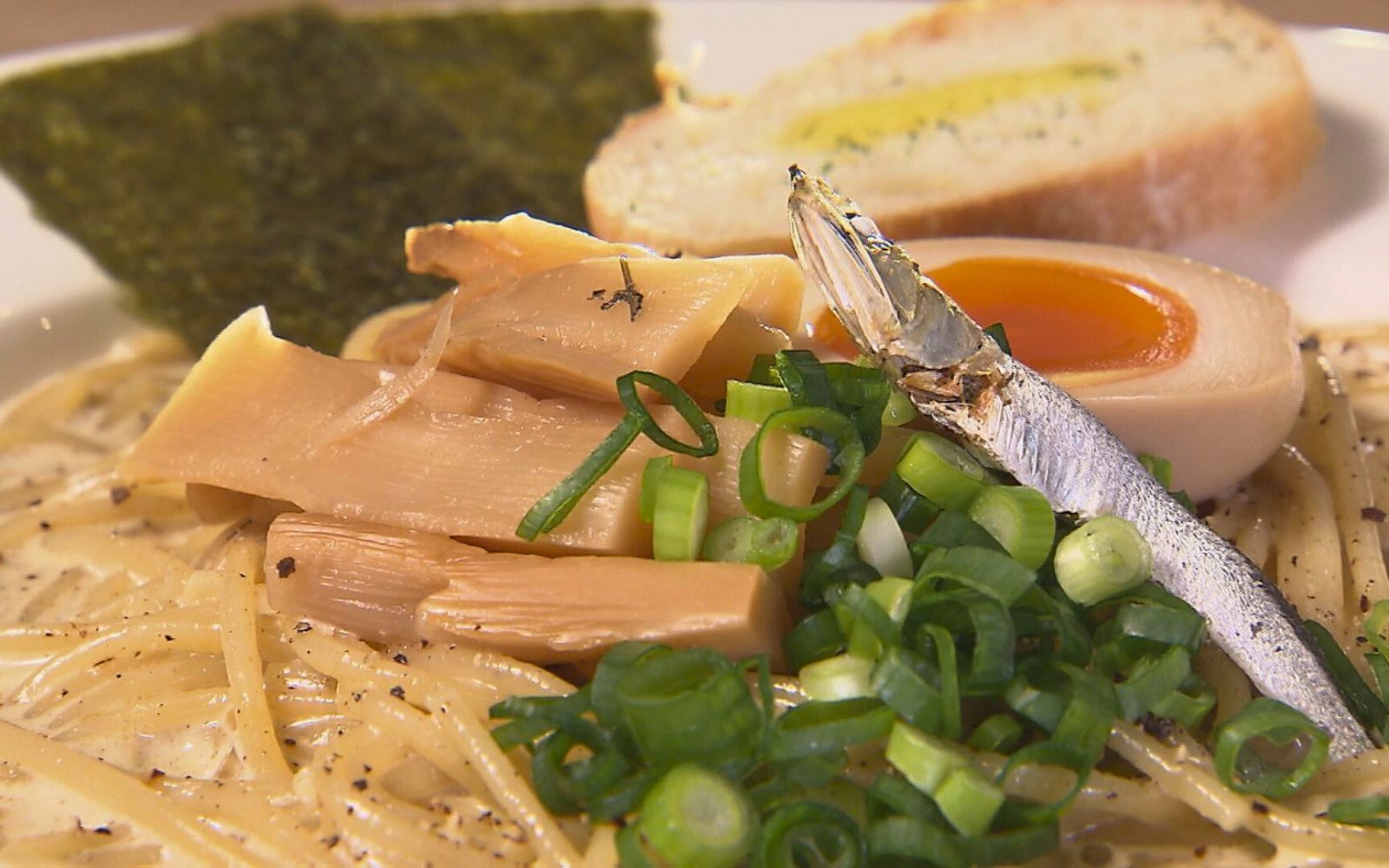 まるでラーメン？　新感覚の濃厚煮干しクリームパスタ