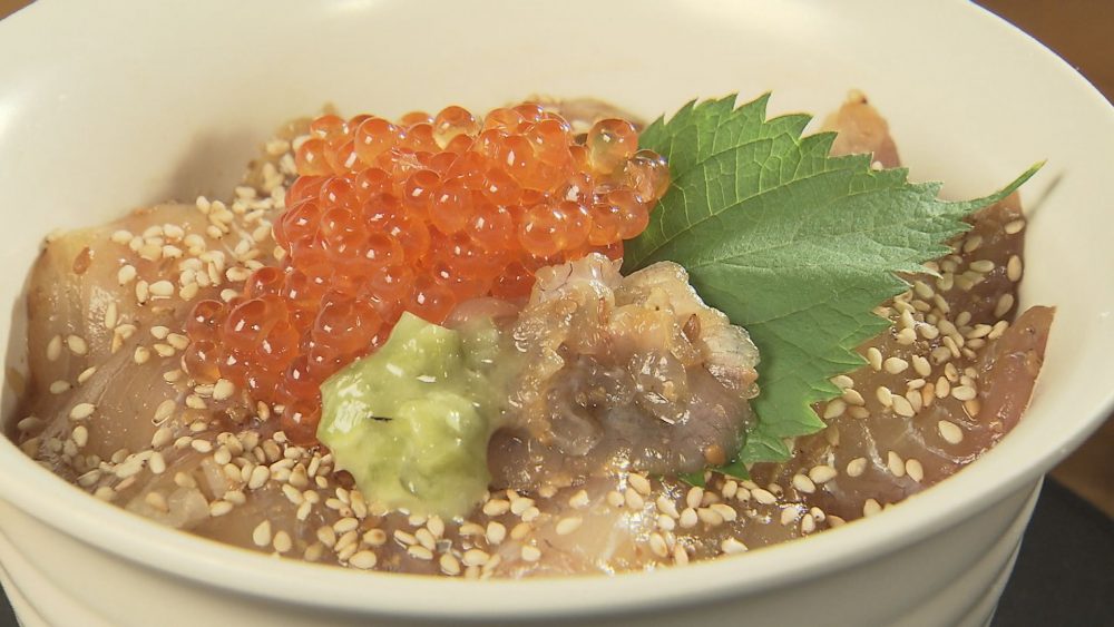 イクラものせた 豪華ヒラメのヅケ丼