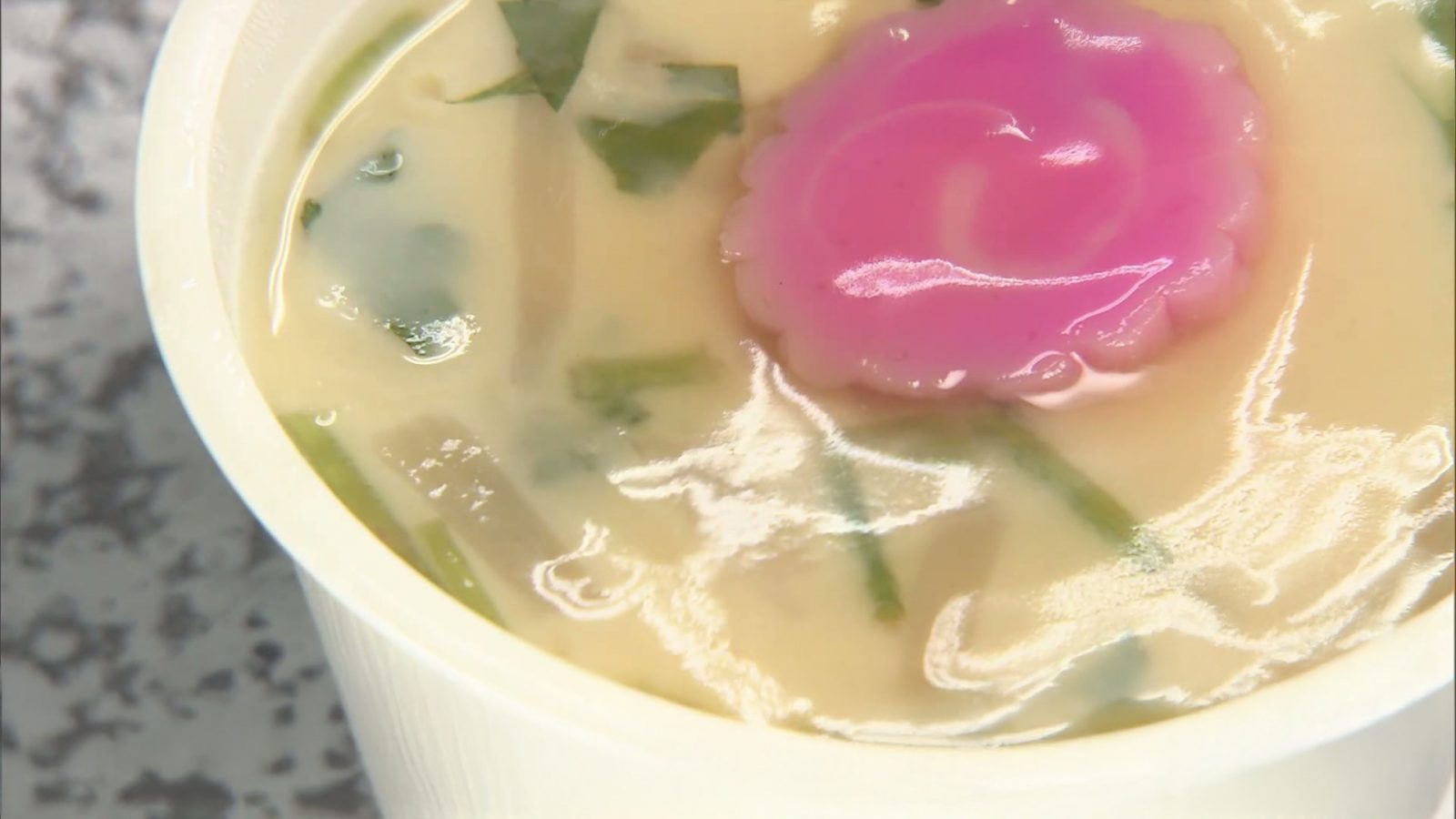 横浜町の菅沼商店で味わう寿司職人仕込みののり巻と甘い青森の茶碗蒸し