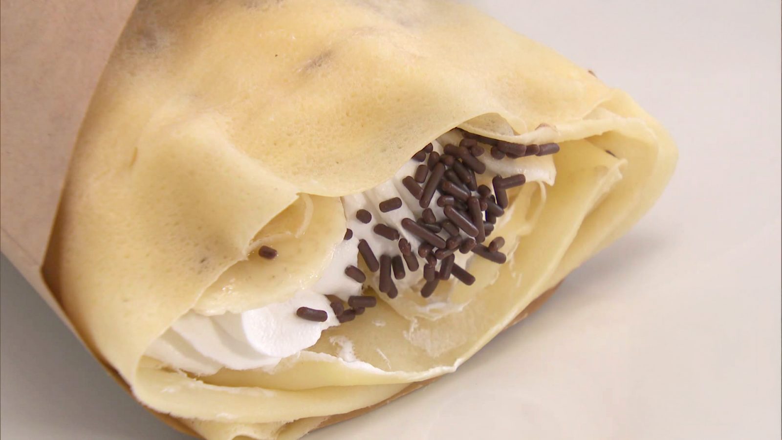 シソンヌ・じろうさんも愛した思い出のクレープ　弘前市土手町クルックーでポッポの味が復活