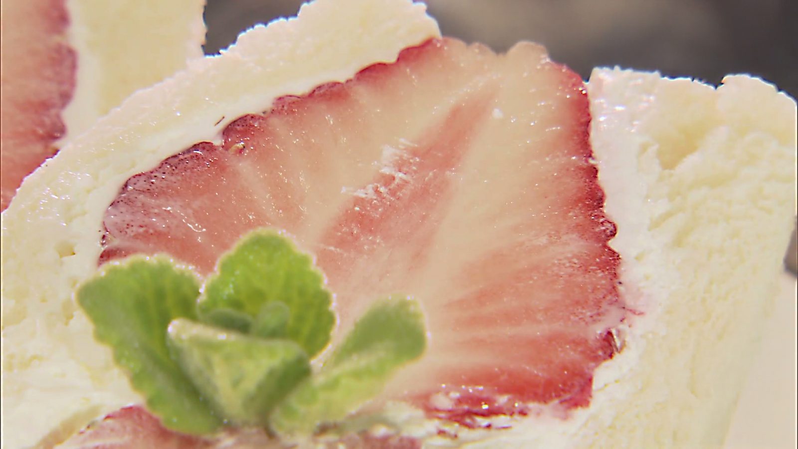 田舎館村の工藤観光農園いちごカフェ　氷を使わない濃厚な生ジュースと大粒いちごサンド