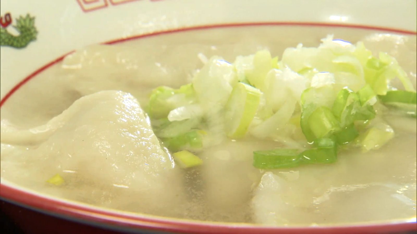 弘前大学正門前の水餃子・王でいただく中国東北地方の家庭料理　留学生が集う「実家の味」