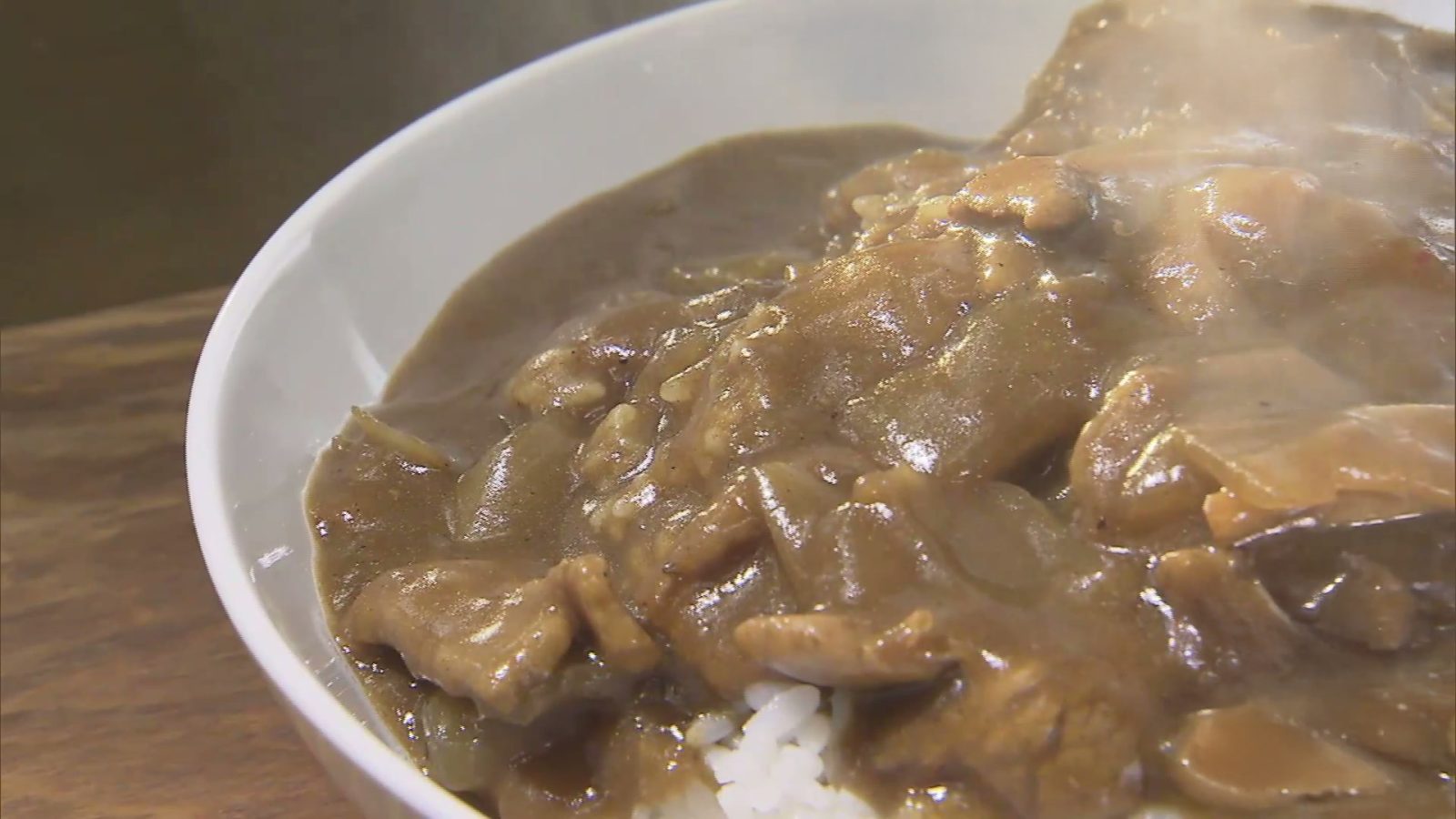 高校球児に愛された名物カレーを再現　石田食堂の味を引き継いだむつ市あしざき食堂